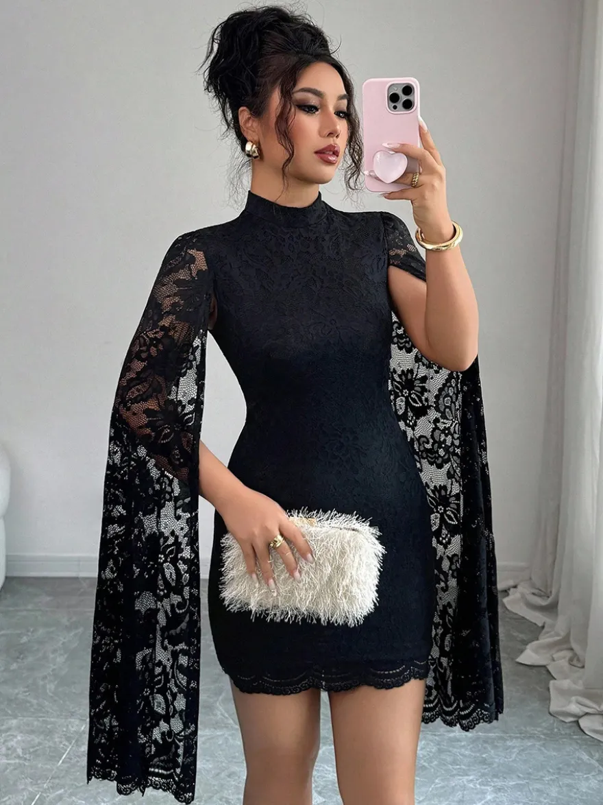 Robe moulante mini en dentelle florale à manches cape et col montant pour femme 2026