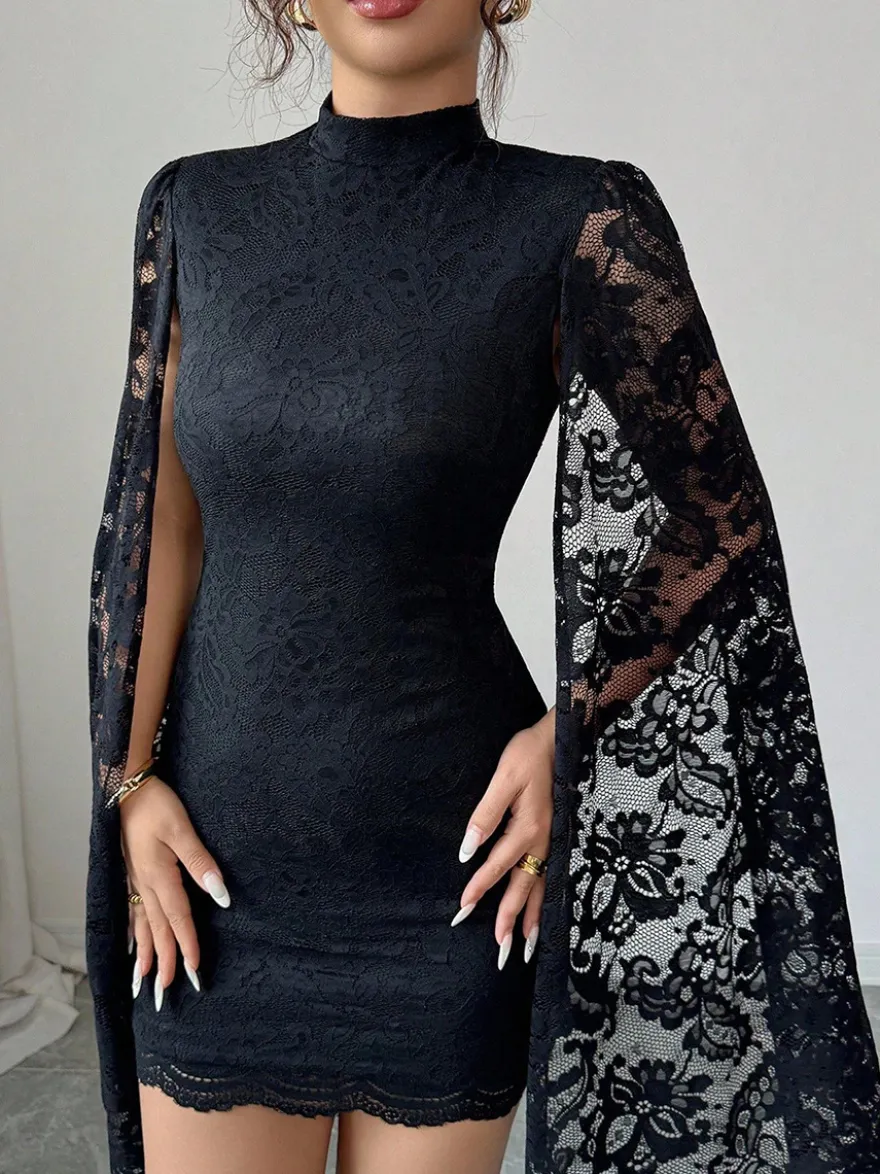 Robe moulante mini en dentelle florale à manches cape et col montant pour femme 2026