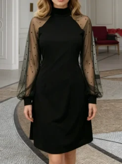 Robe moulante mini en maille pour femme confortable à col montant à pois et manches longues.