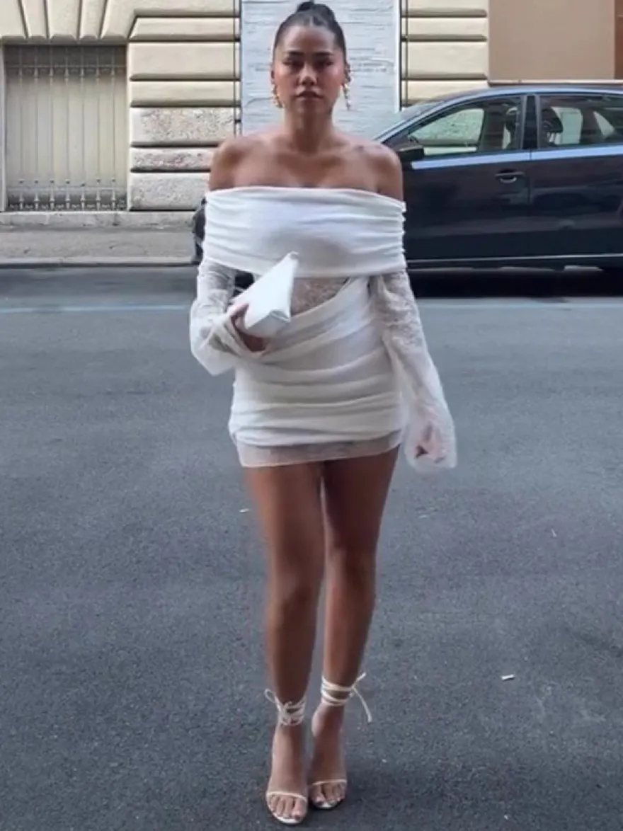Robe moulante mini à épaules dénudées manches longues et froncée en dentelle pour femme 2026