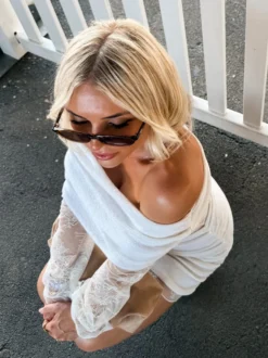 Robe moulante mini à épaules dénudées manches longues et froncée en dentelle pour femme 2026