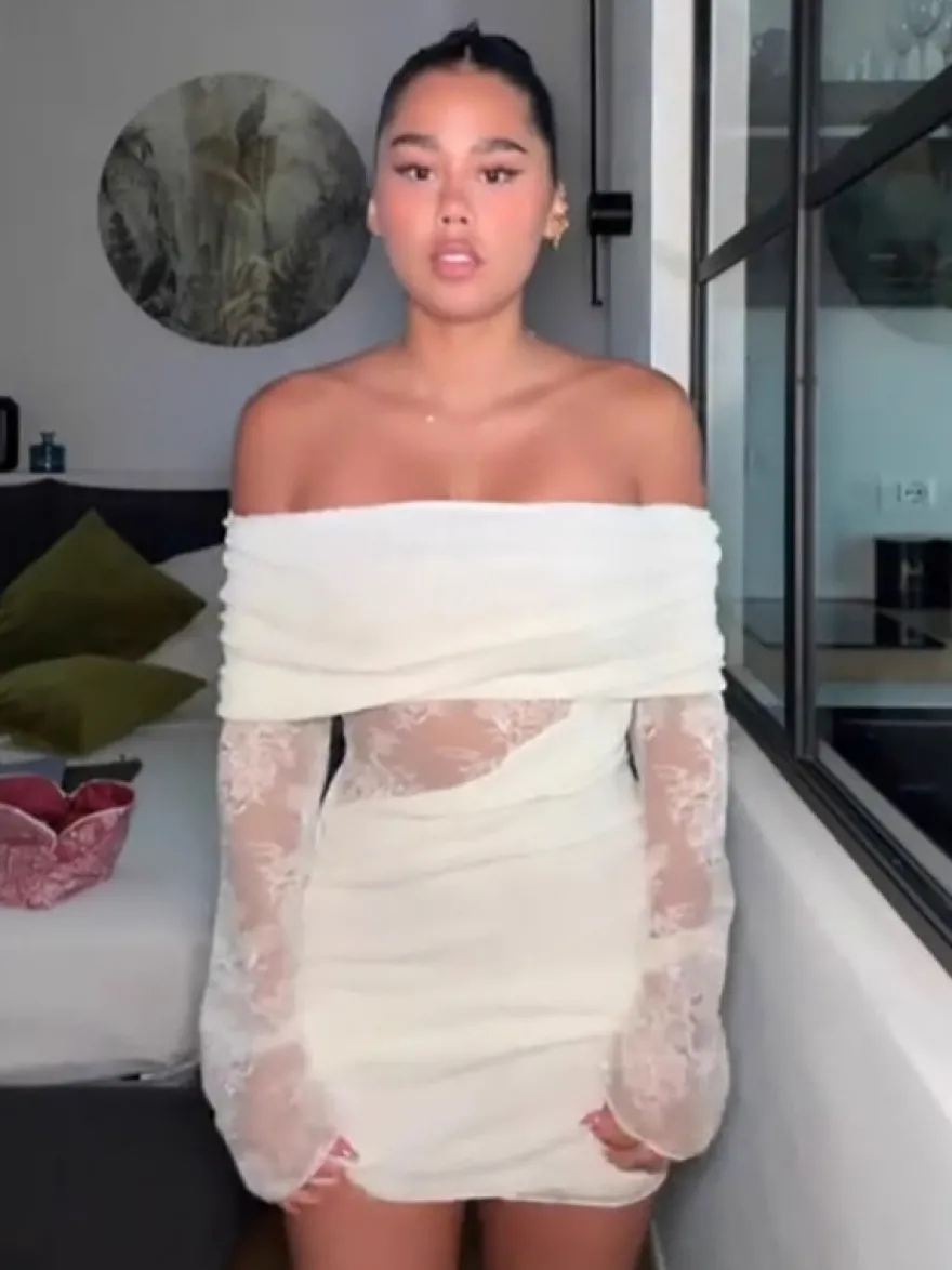 Robe moulante mini à épaules dénudées manches longues et froncée en dentelle pour femme 2026