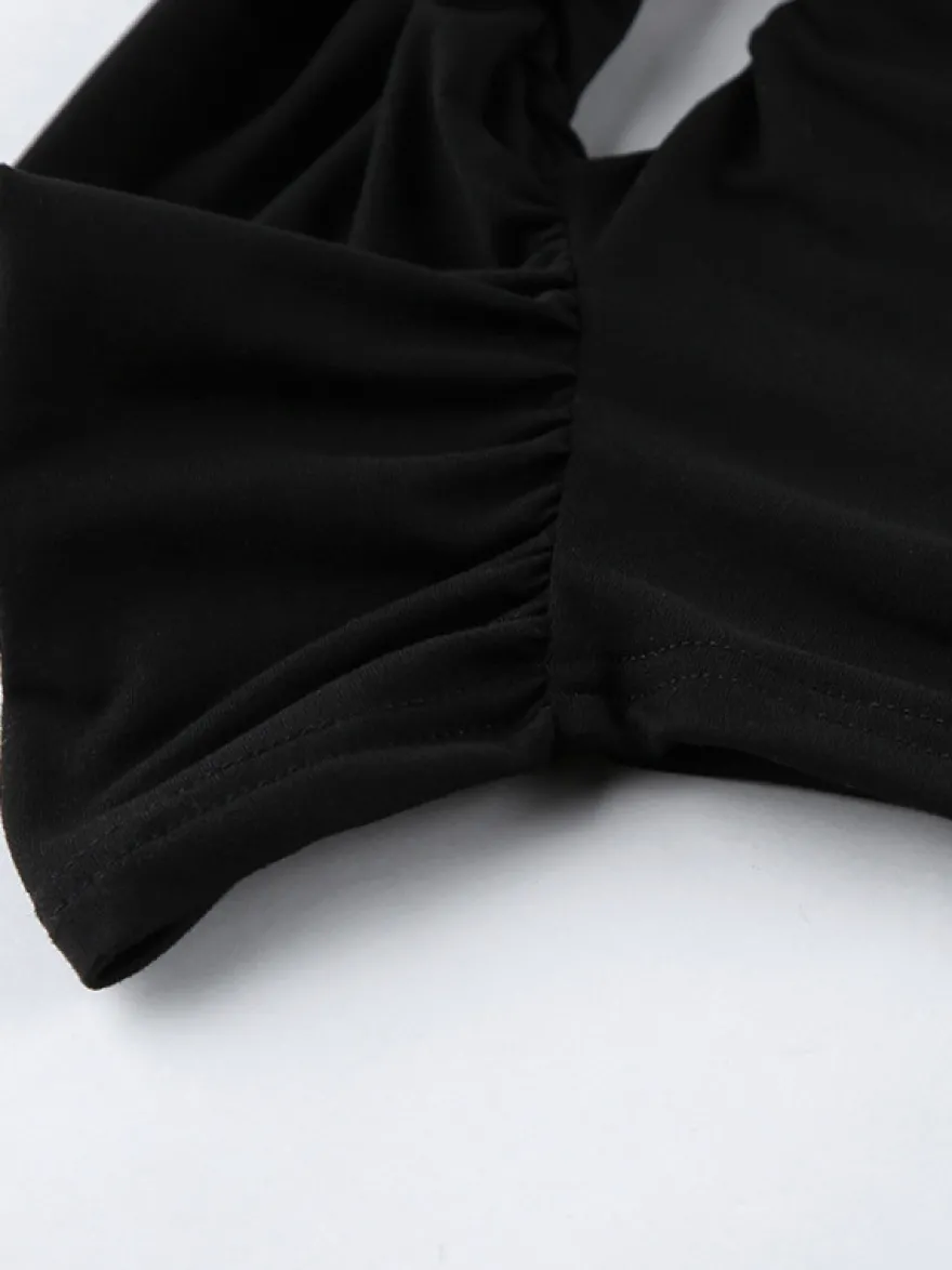 Robe moulante mini à épaules dénudées ourlet bouffant et froncée manches longues collection femme 2026