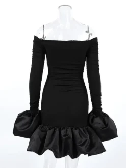 Robe moulante mini à épaules dénudées ourlet bouffant et froncée manches longues collection femme 2026