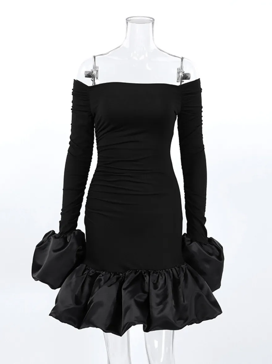 Robe moulante mini à épaules dénudées ourlet bouffant et froncée manches longues collection femme 2026