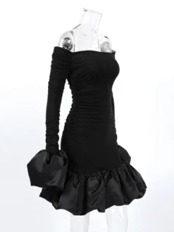 Robe moulante mini à épaules dénudées ourlet bouffant et froncée manches longues collection femme 2026