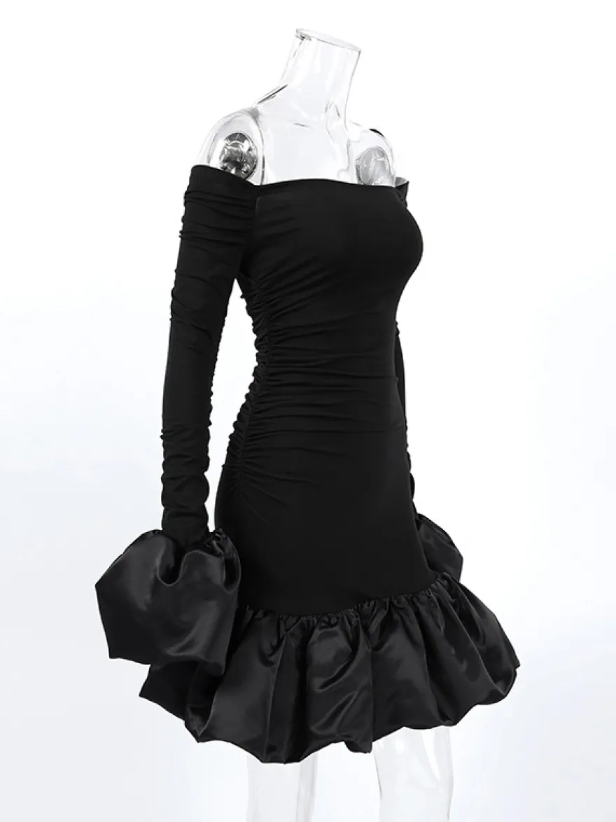 Robe moulante mini à épaules dénudées ourlet bouffant et froncée manches longues collection femme 2026