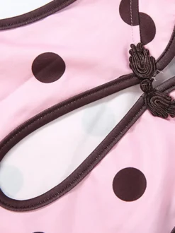 Robe moulante mini sans manches à pois col mandarin et découpes idéale pour tous les jours