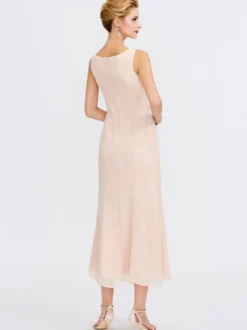 Robe mère à col bijou sans manches ligne a robes d'invitées de mariage perlées