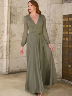 Robe mère de la mariée à col en V et manches longues avec appliques et longueur au sol