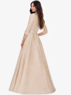 Robe mère de la mariée à col en V et manches 3/4 avec ceinture et traîne
