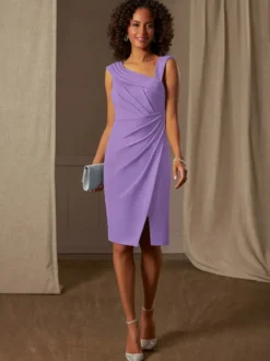 Robe mère de la mariée décolleté sans manches coupe trapèze plissée pour les invités de mariage
