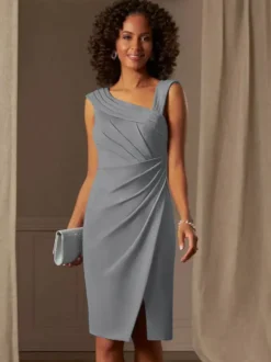 Robe mère de la mariée décolleté sans manches coupe trapèze plissée pour les invités de mariage