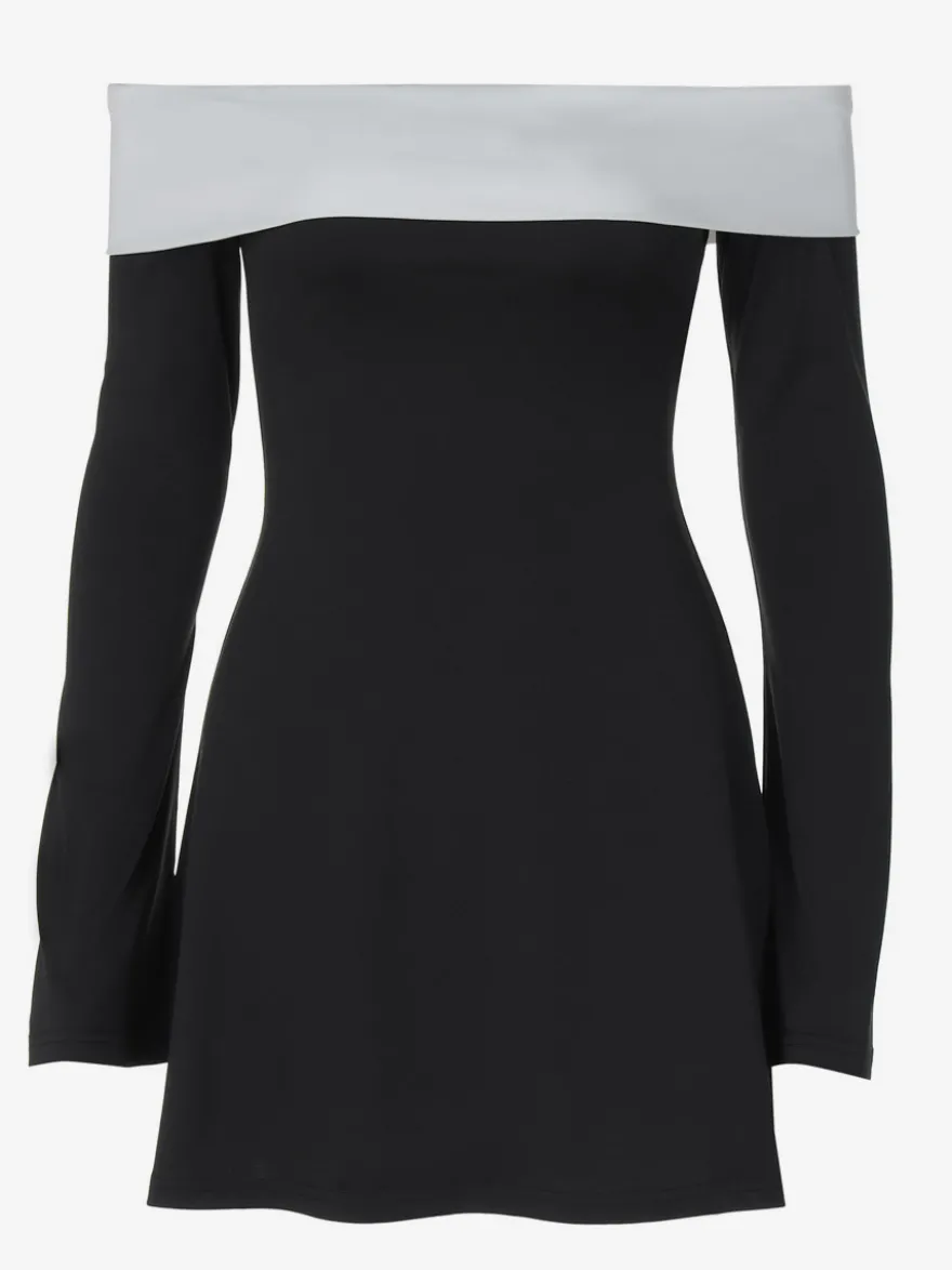 Robe noire chic à manches longues et mini bicolore épaules dénudées idéale pour un rendez-vous galant.