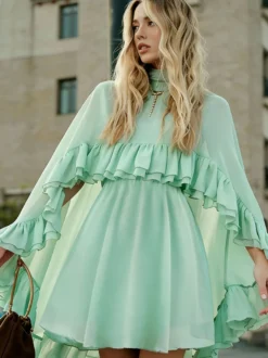 Robe nuisette courte en mousseline avec cape pour femme - Ensemble élégant à volants superposés 2 pièces - Idéale pour les invités de mariage les fêtes et les cocktails de printemps 2026