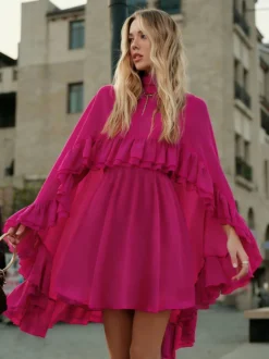 Robe nuisette courte en mousseline avec cape pour femme - Ensemble élégant à volants superposés 2 pièces - Idéale pour les invités de mariage les fêtes et les cocktails de printemps 2026