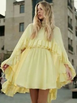 Robe nuisette courte en mousseline avec cape pour femme - Ensemble élégant à volants superposés 2 pièces - Idéale pour les invités de mariage les fêtes et les cocktails de printemps 2026