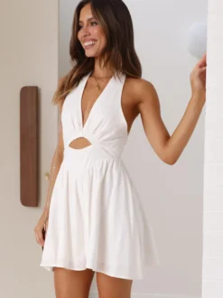 Robe patineuse mini dos nu à bretelles pour femme - Décolleté plongeant sur le devant dos nu et jupe-short fluide - Vacances d'été à la plage 2026