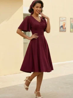 Robe rétro swing pour femme col en V froncée sur le devant boutons décoratifs manches papillon collection 2026