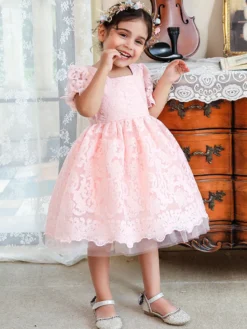 Robes de fille de fleur blanche Robes d'occasion spéciale Dentelle blanche Manches courtes Col carré Robes de fille de fleur