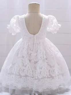 Robes de fille de fleur blanche Robes d'occasion spéciale Dentelle blanche Manches courtes Col carré Robes de fille de fleur