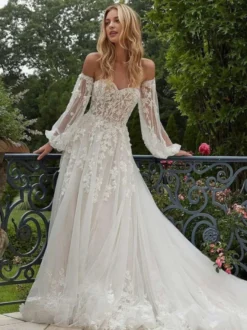 Robes de mariée bustier en dentelle manches amovibles et traîne