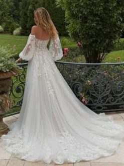 Robes de mariée bustier en dentelle manches amovibles et traîne