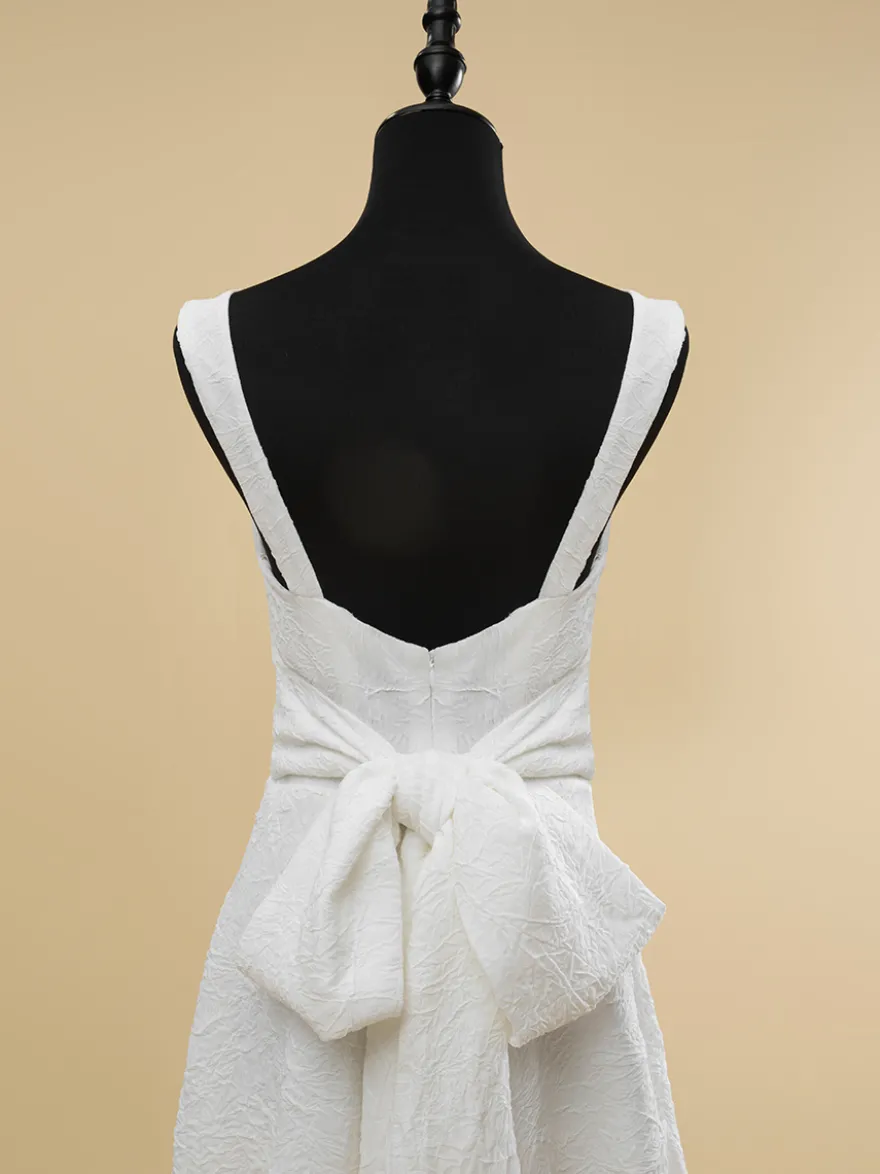 Robes de mariée courtes col bijou sans manches coupe trapèze taille naturelle en polyester