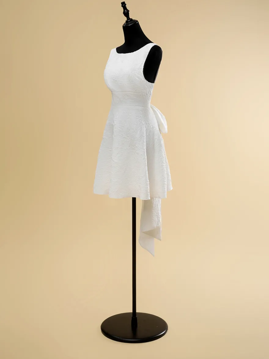 Robes de mariée courtes col bijou sans manches coupe trapèze taille naturelle en polyester