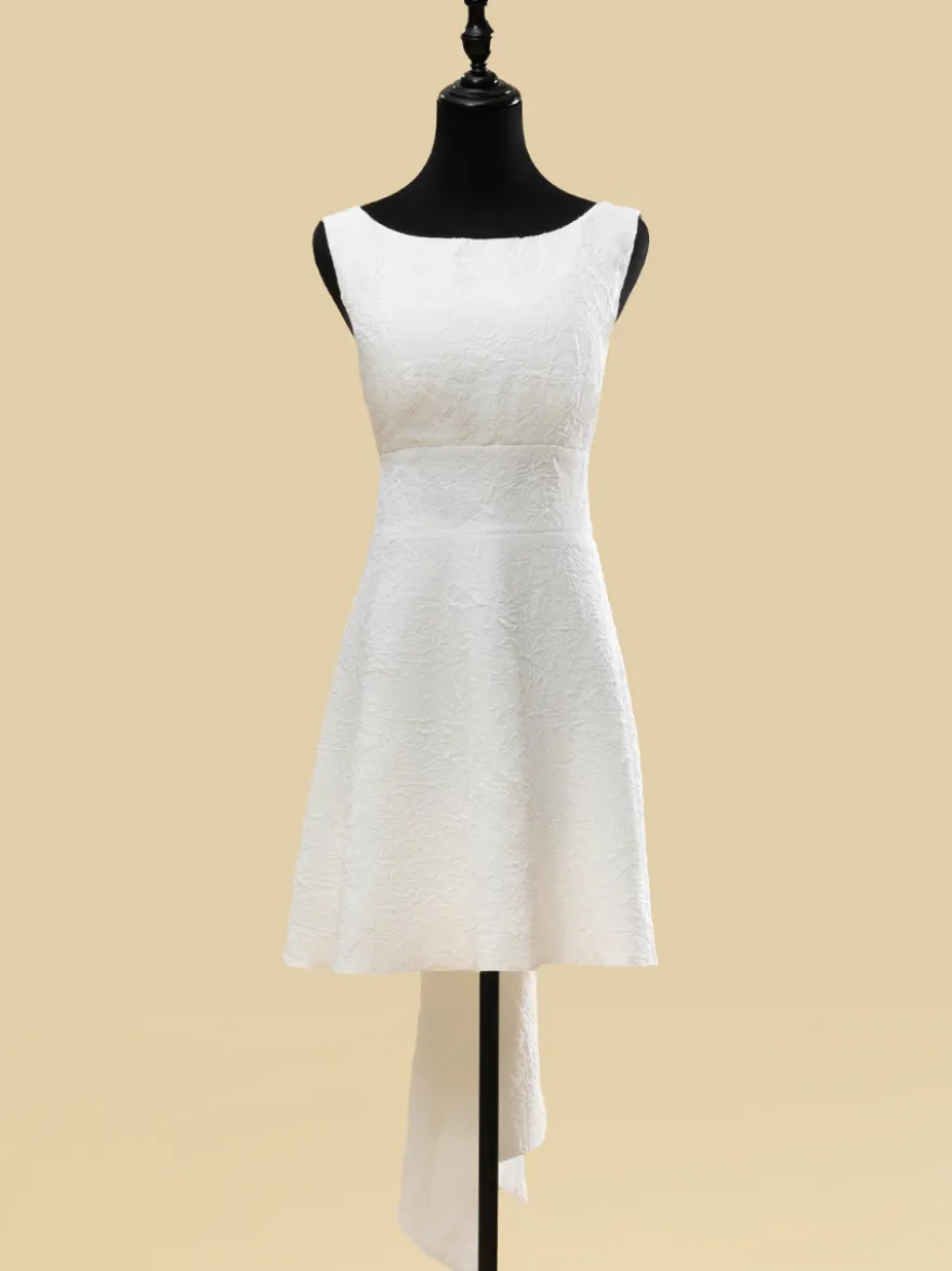 Robes de mariée courtes col bijou sans manches coupe trapèze taille naturelle en polyester