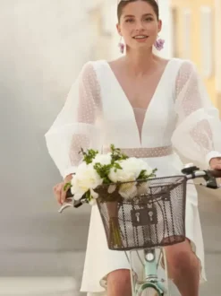 Robes de mariée courtes col en V court manches longues tulle court robe de mariée courte