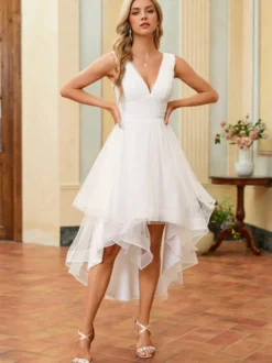 Robes de mariée courtes longueur cheville col en V sans manches coupe trapèze en tulle