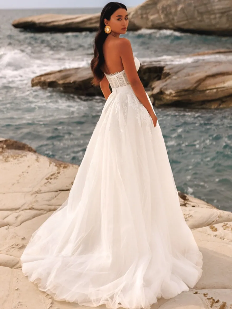 Robes de mariée longueur au sol sans manches en dentelle sans bretelles