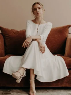 Robes de mariée vintage longues jusqu'au sol col en V manches courtes robes traditionnelles pour la mariée
