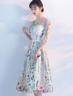 Robe subtenue de bal A-ligne en dentelle ivoire col rond avec dentelle longueur mollet