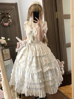 Robe Sweet Lolita avec ceinture en dentelle et volants longueur thé.