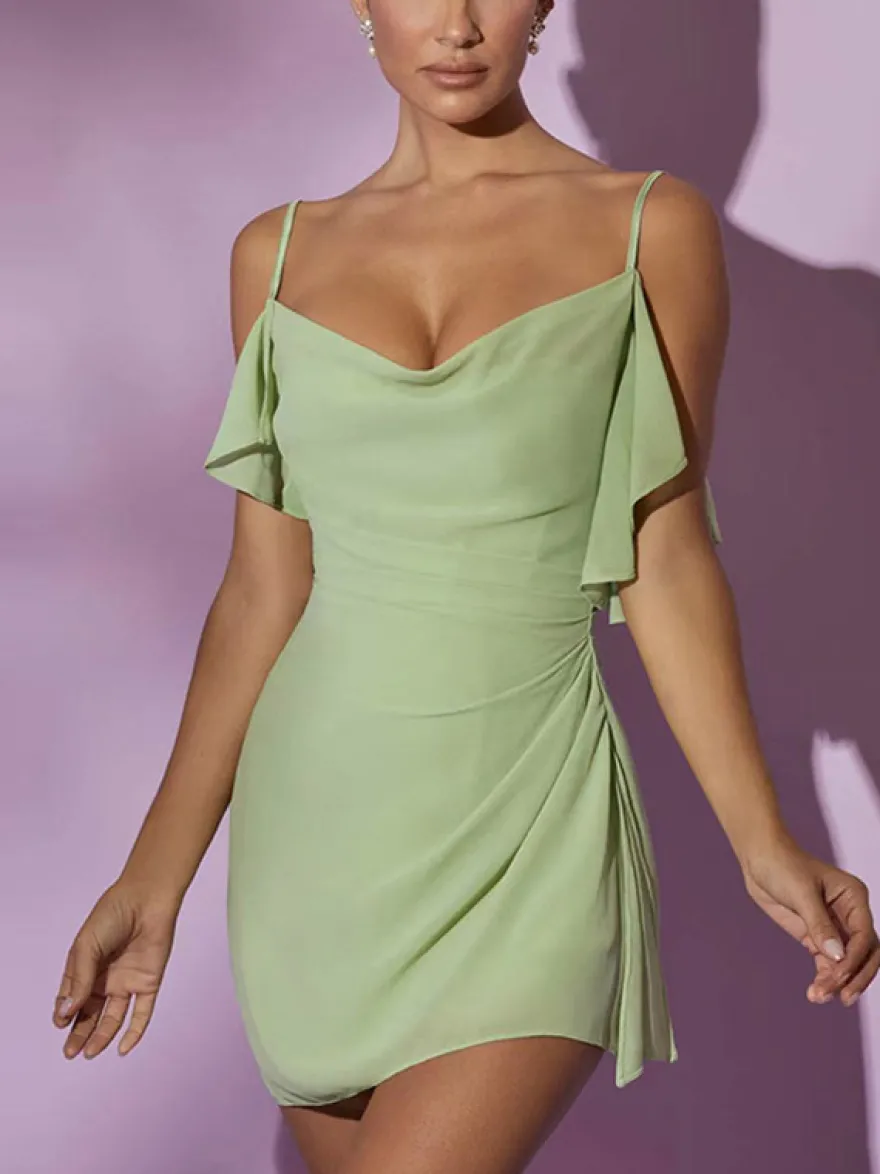 Robe verte sexy mini à volants irréguliers et sans manches col carré idéale pour une soirée en amoureux.