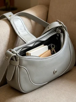 Sac bandoulière vintage en similicuir souple avec boucle en métal et forme de croissant