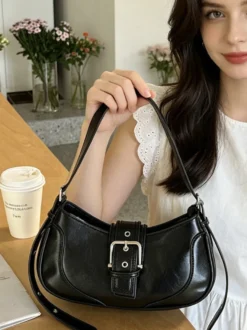 Sac bandoulière vintage en similicuir souple avec boucle en métal et forme de croissant