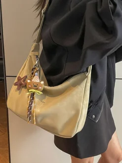 Sac cabas bandoulière grande capacité en similicuir délavé vintage style hobo idéal pour un usage quotidien.