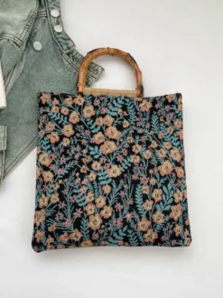 Sac cabas vintage à imprimé floral et anses en bambou grande capacité en toile porté épaule.