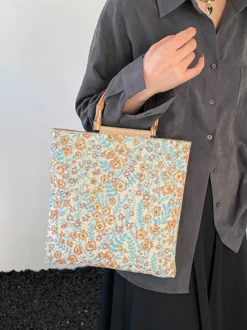 Sac cabas vintage à imprimé floral et anses en bambou grande capacité en toile porté épaule.