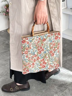 Sac cabas vintage à imprimé floral et anses en bambou grande capacité en toile porté épaule.