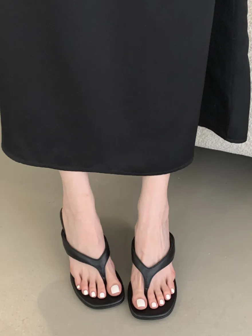 Sandales compensées noires à bout ouvert pour femmes