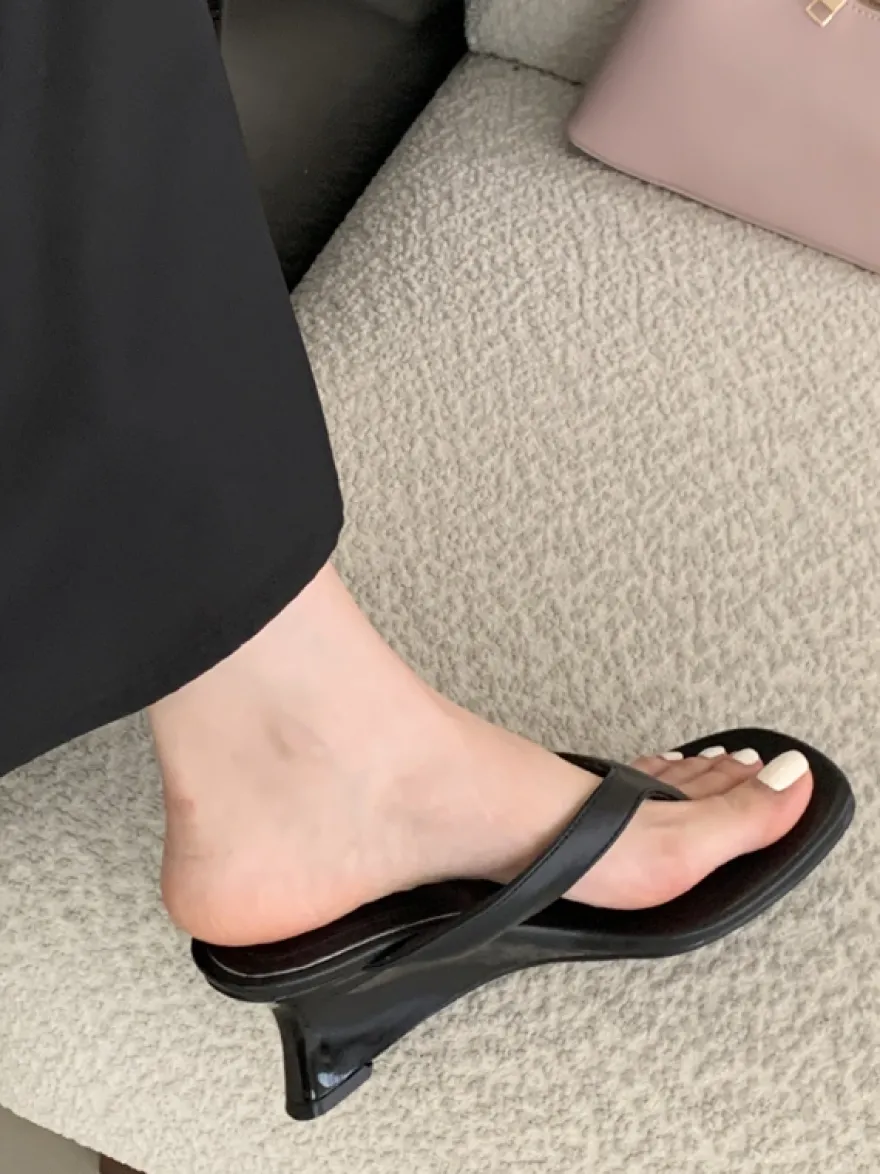 Sandales compensées noires à bout ouvert pour femmes