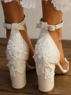 Sandales de mariée en dentelle Sandales de mariage blanches à bout ouvert brodées