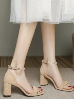 Sandales de soirée à talons carrés en daim avec chaîne et perles