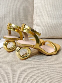 Sandales dorées à petit talon et bout ouvert chaussures de soirée
