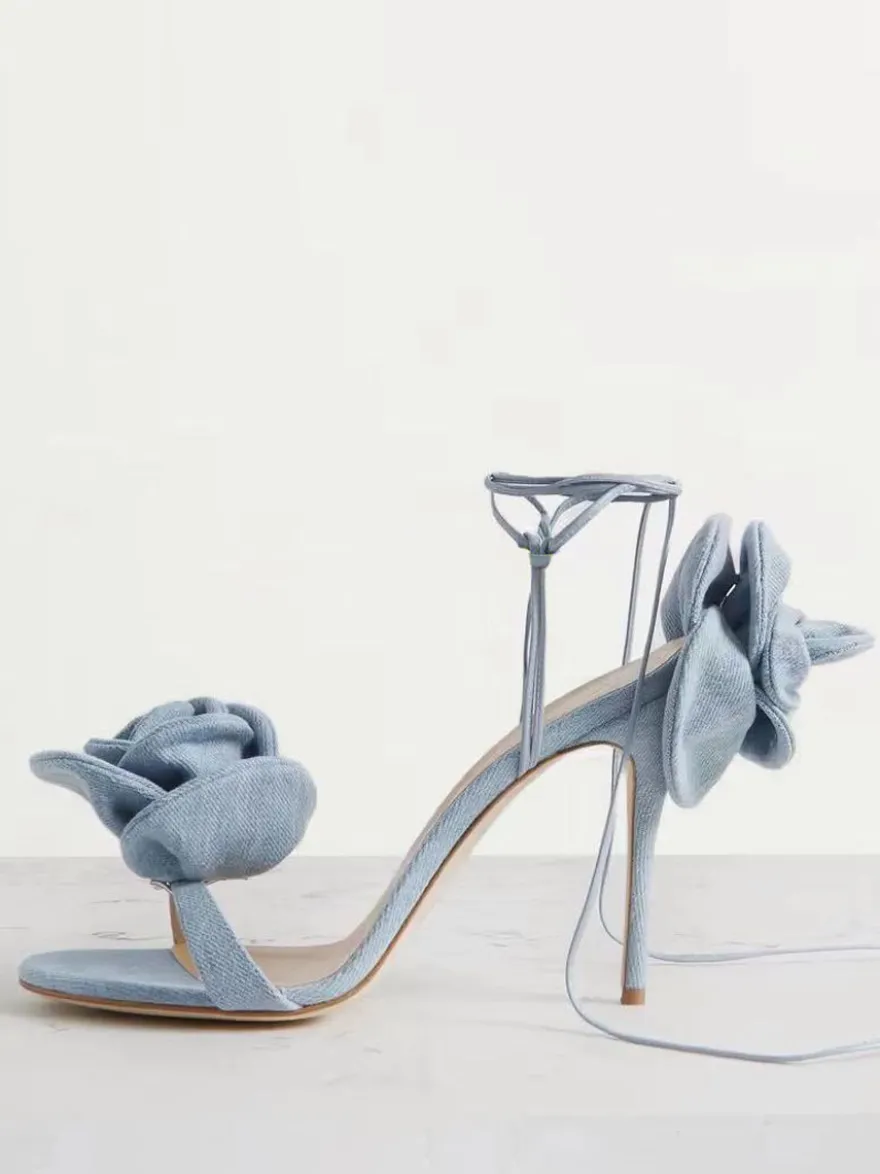 Sandales femme à talons chaussures de soirée à talons hauts en satin avec détails de fleurs à lacets
