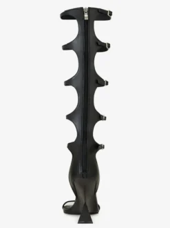 Sandales gladiateur noires à bout ouvert et boucle à lanières et talon compensé